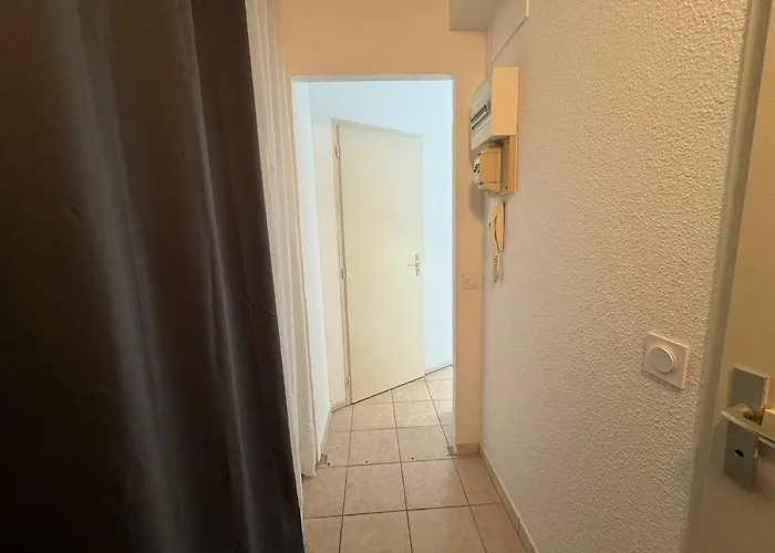 Sable - T2 Avec 1 1 Salle De Bain 1 Canape-lit Et Balcon *